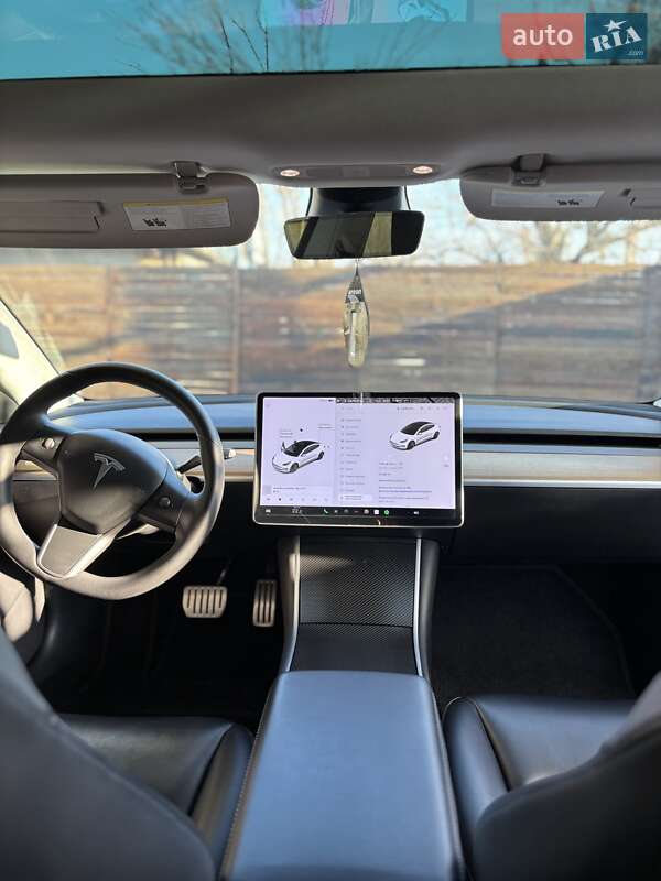 Седан Tesla Model 3 2019 в Дніпрі