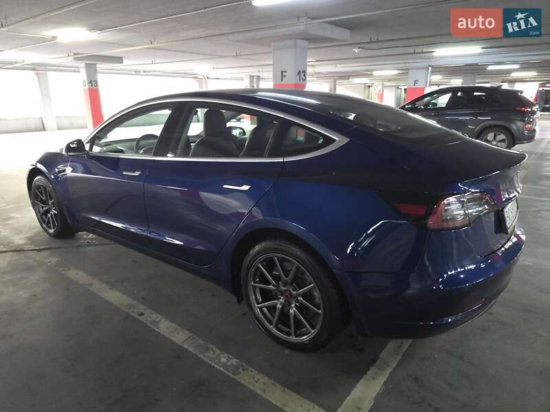 Седан Tesla Model 3 2020 в Львове