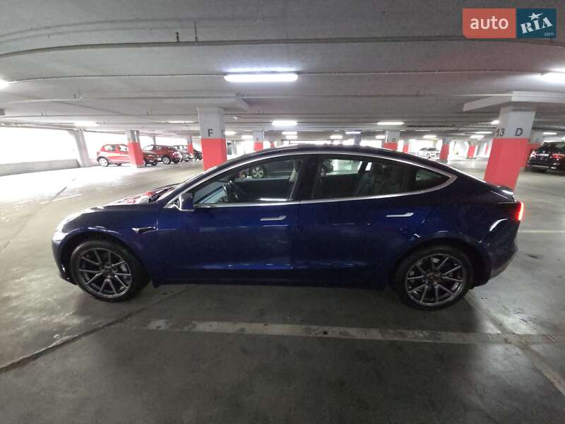 Седан Tesla Model 3 2020 в Львове