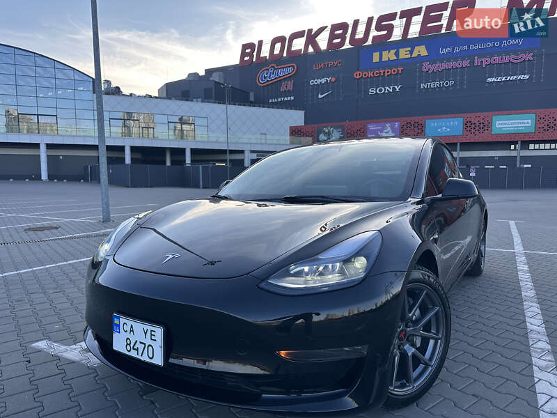 Седан Tesla Model 3 2022 в 