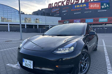 Седан Tesla Model 3 2022 в 