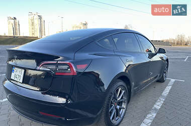 Седан Tesla Model 3 2022 в 