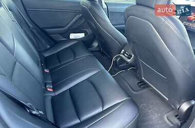 Седан Tesla Model 3 2022 в 