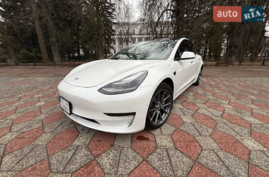 Седан Tesla Model 3 2021 в 