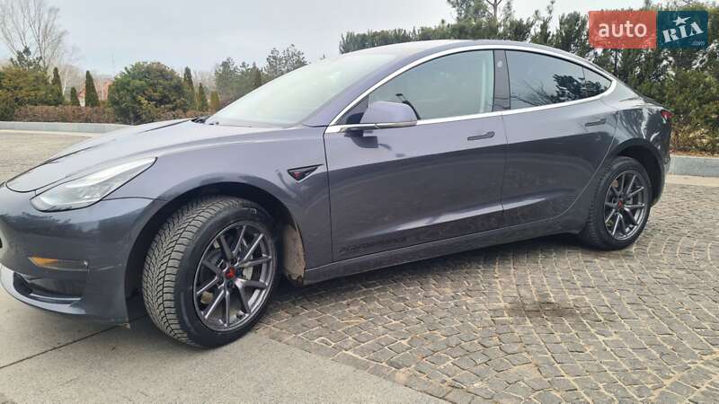 Седан Tesla Model 3 2019 в Дніпрі