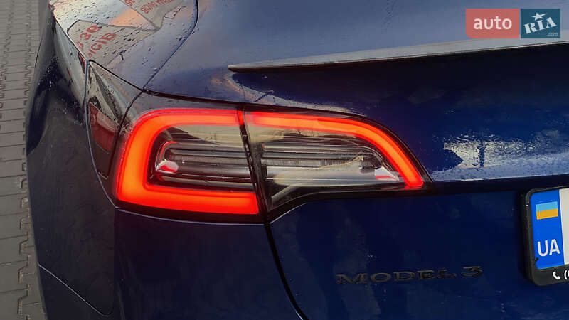 Седан Tesla Model 3 2018 в Луцке