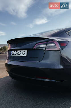 Седан Tesla Model 3 2019 в Чернівцях