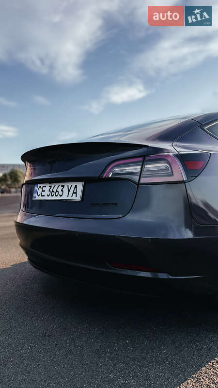 Седан Tesla Model 3 2019 в Черновцах
