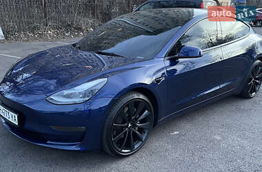 Седан Tesla Model 3 2022 в 