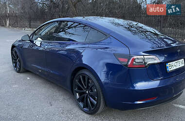 Седан Tesla Model 3 2022 в 