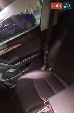 Седан Tesla Model 3 2022 в 