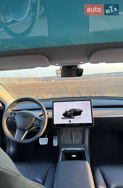 Седан Tesla Model 3 2023 в 