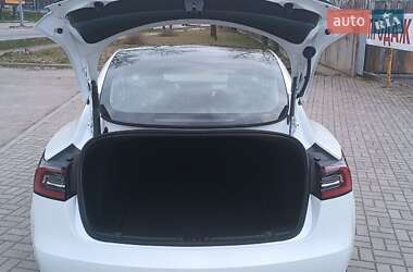 Седан Tesla Model 3 2023 в 