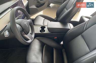 Седан Tesla Model 3 2022 в 