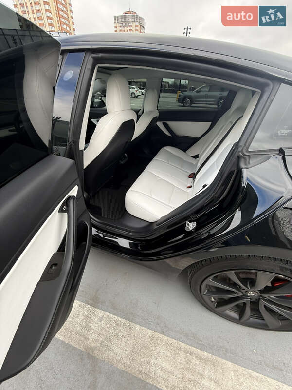 Седан Tesla Model 3 2019 в Киеве