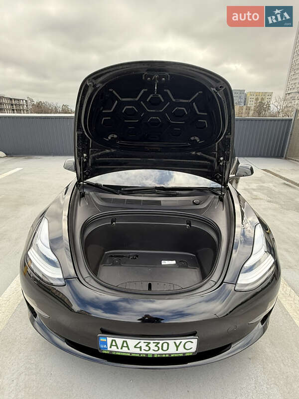Седан Tesla Model 3 2019 в Киеве