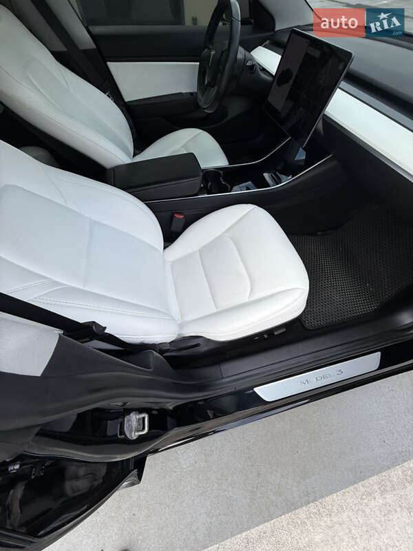 Седан Tesla Model 3 2019 в Киеве