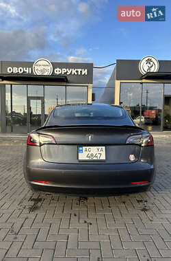 Седан Tesla Model 3 2021 в 