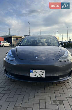 Седан Tesla Model 3 2021 в 