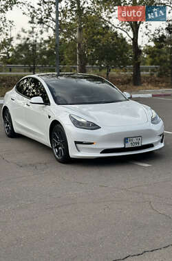 Седан Tesla Model 3 2021 в 