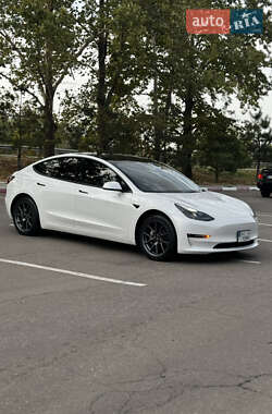 Седан Tesla Model 3 2021 в 