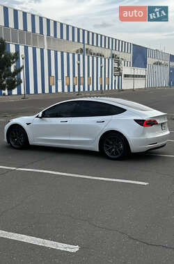Седан Tesla Model 3 2021 в 