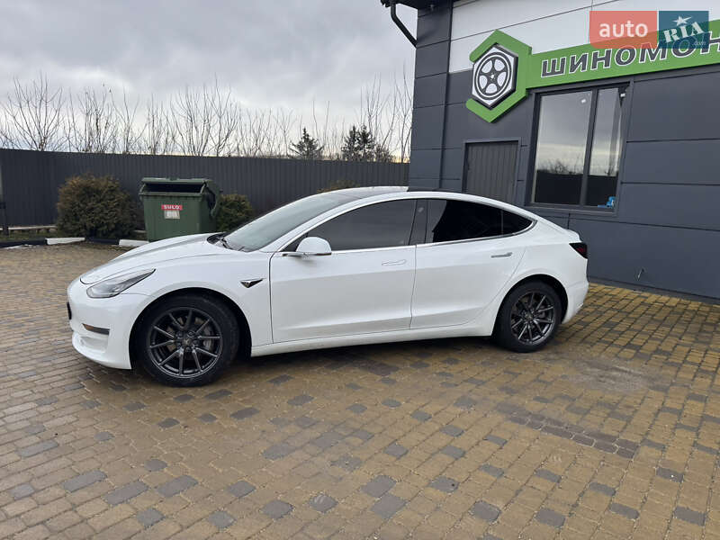 Седан Tesla Model 3 2019 в Тернополі
