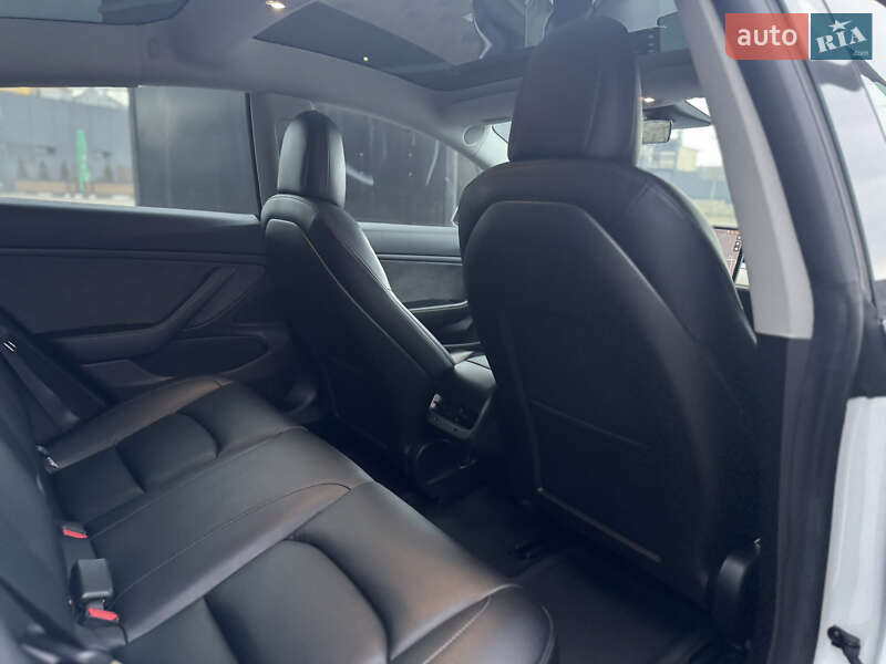 Седан Tesla Model 3 2019 в Тернополі