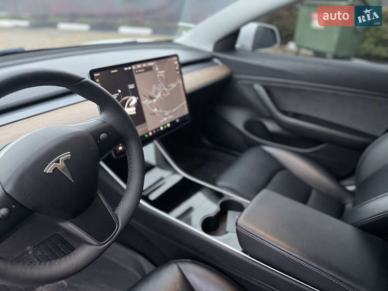 Седан Tesla Model 3 2019 в Тернополі