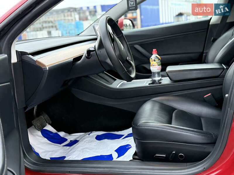 Седан Tesla Model 3 2020 в Коломые