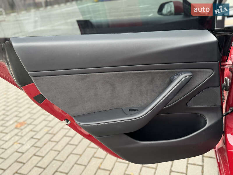 Седан Tesla Model 3 2020 в Коломые