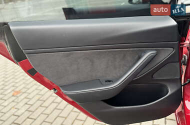 Седан Tesla Model 3 2020 в 