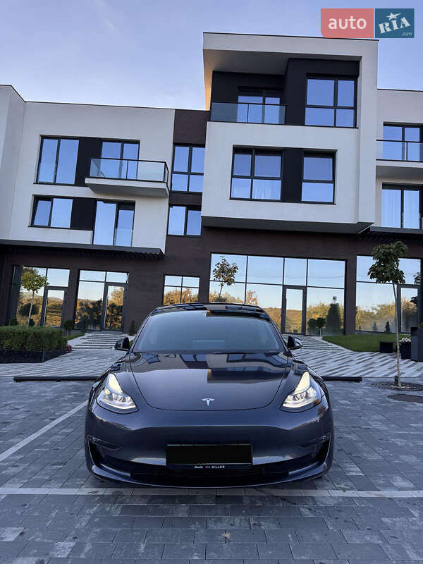 Седан Tesla Model 3 2022 в Тернополе