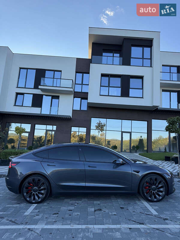 Седан Tesla Model 3 2022 в Тернополе