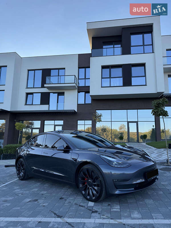 Седан Tesla Model 3 2022 в Тернополе