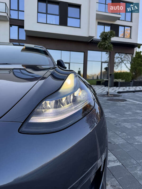 Седан Tesla Model 3 2022 в Тернополе