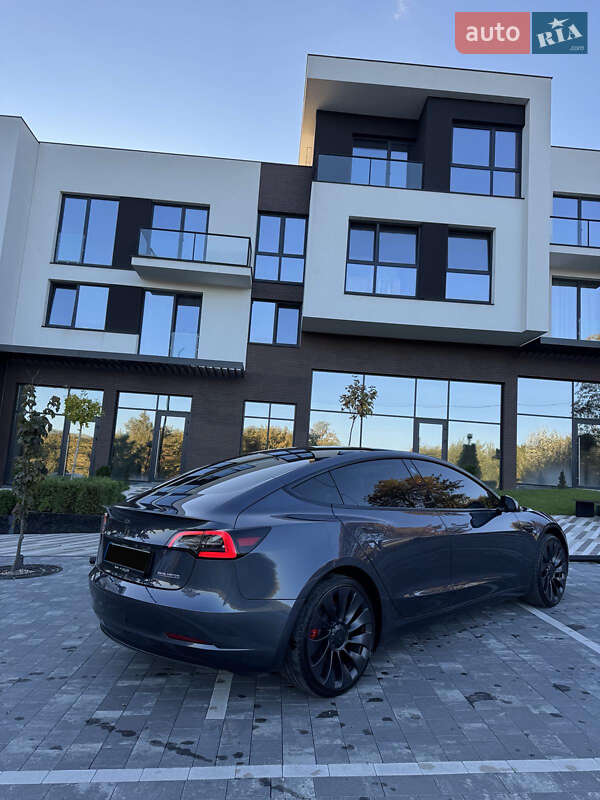 Седан Tesla Model 3 2022 в Тернополе