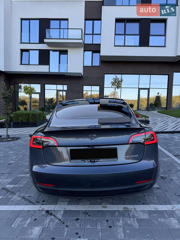 Седан Tesla Model 3 2022 в Тернополе
