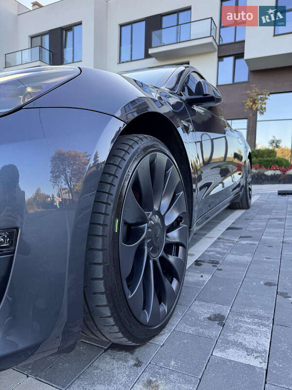 Седан Tesla Model 3 2022 в Тернополе