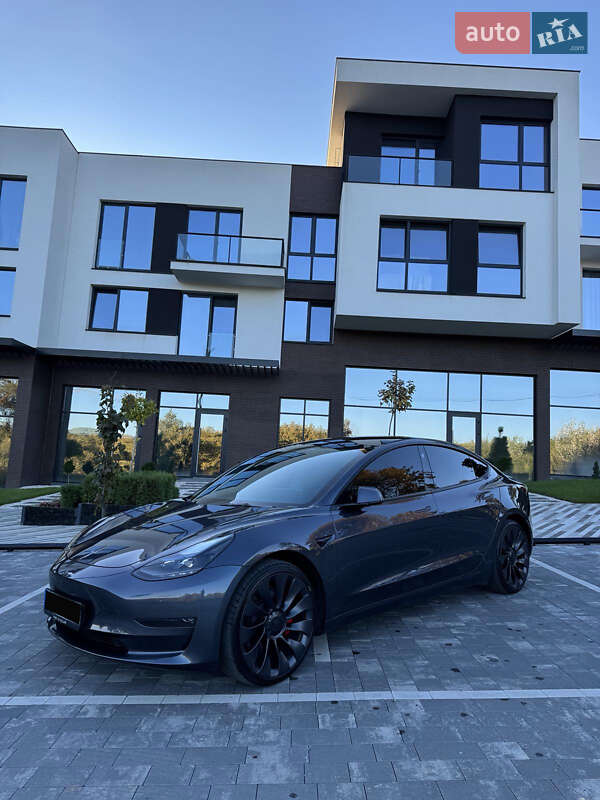 Седан Tesla Model 3 2022 в Тернополе