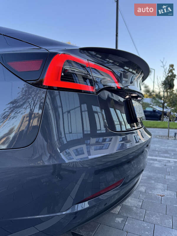 Седан Tesla Model 3 2022 в Тернополе