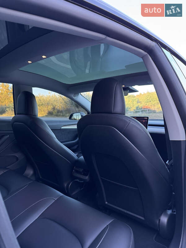 Седан Tesla Model 3 2022 в Тернополе