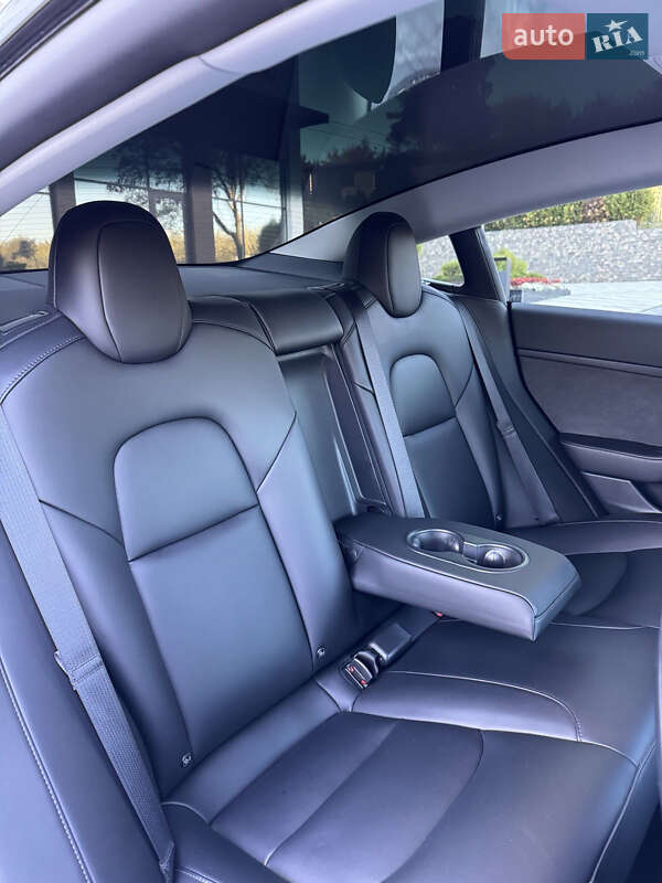 Седан Tesla Model 3 2022 в Тернополе