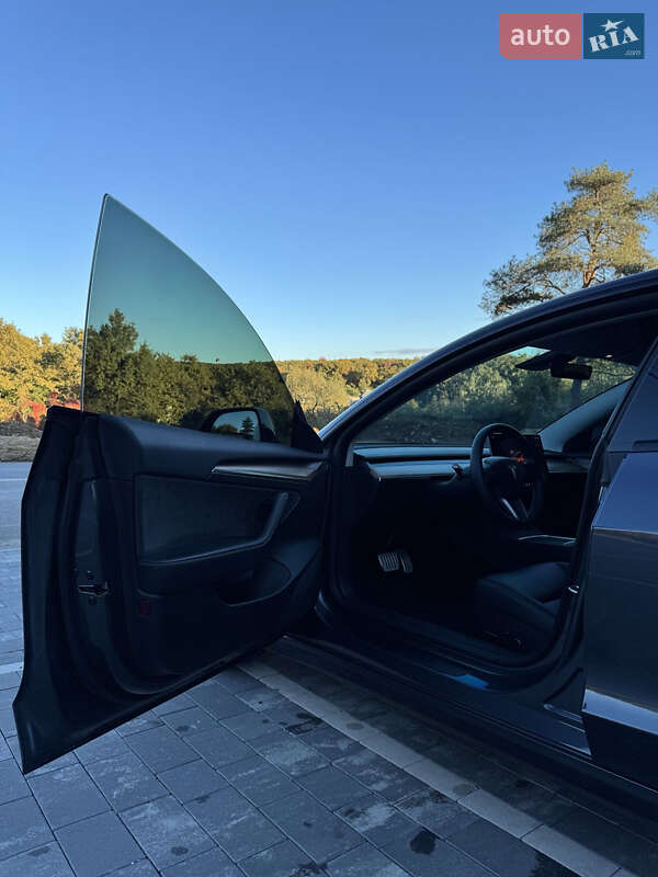 Седан Tesla Model 3 2022 в Тернополе