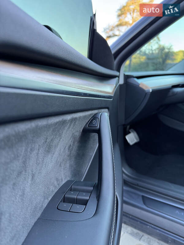 Седан Tesla Model 3 2022 в Тернополе