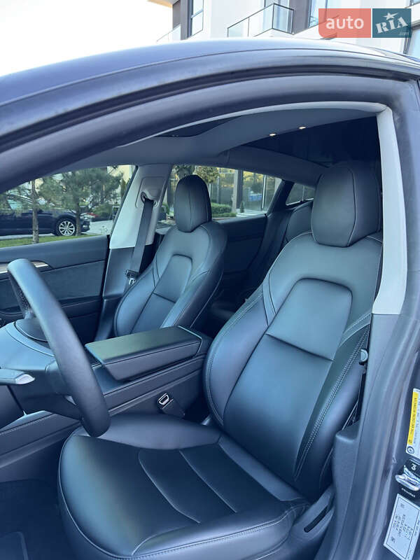 Седан Tesla Model 3 2022 в Тернополе