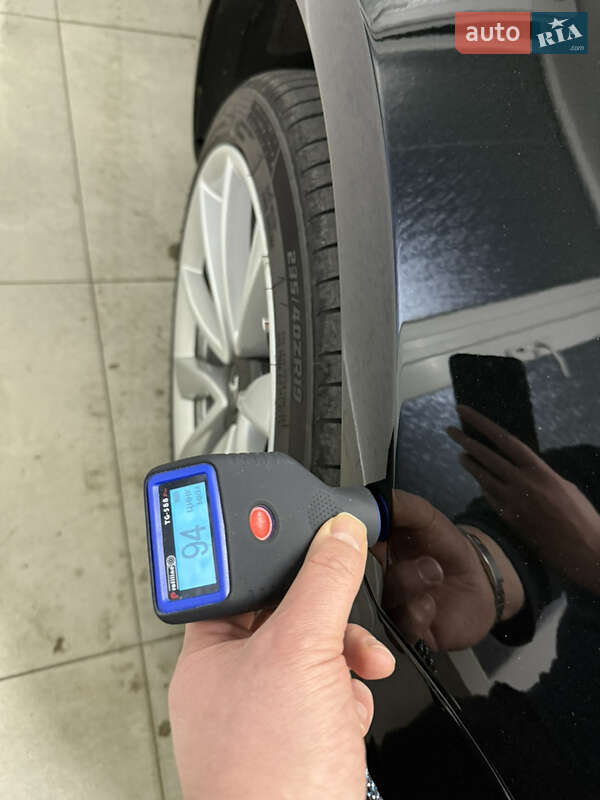 Седан Tesla Model 3 2018 в Умани