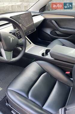 Седан Tesla Model 3 2021 в 