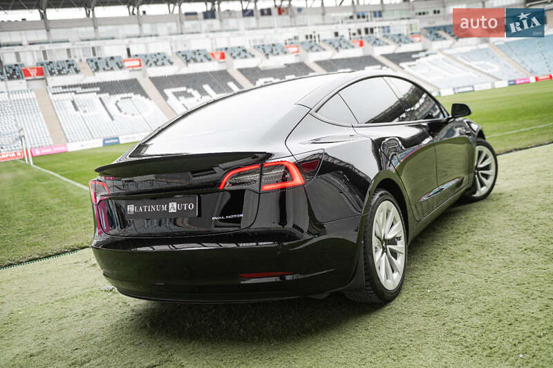 Седан Tesla Model 3 2022 в Одессе