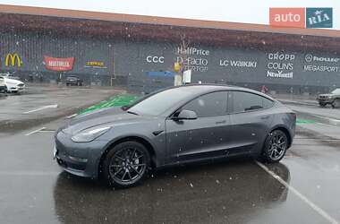 Седан Tesla Model 3 2022 в 